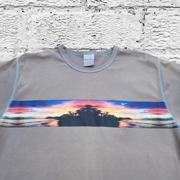 Vintage Nike Graphic T-Shirt - Picture 4 of 8